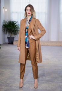 Damen Hosenanzug mit Weste und Mantel