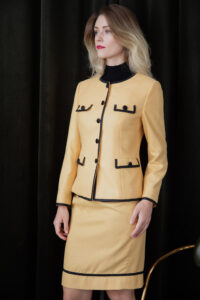 Damenkostüm mit Kontrast